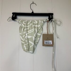 New NWT Stone fox swimwear river bottom in aloe lines size xl